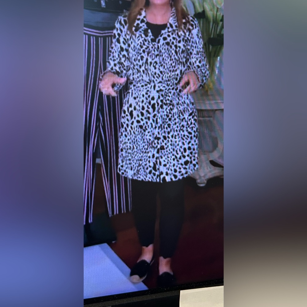 GRAVER Susan Graver Printed LK Fusion Topper with Belt Brand New Never Worn - Picture 3 of 9